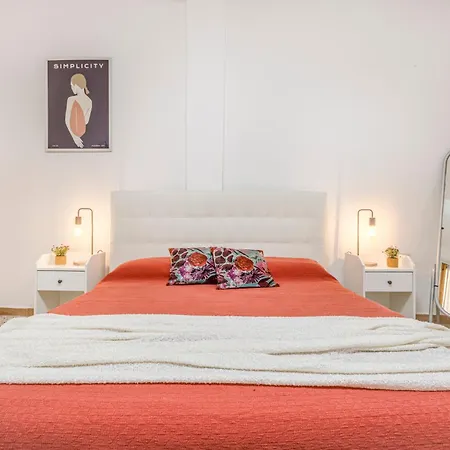 Center Piazza Pomposa