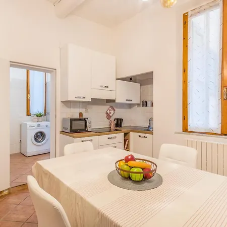 Center Piazza Pomposa アパート *