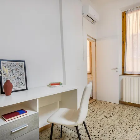 Center Piazza Pomposa